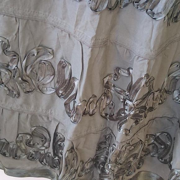 3/$35 Green skirt - Picture 2 of 6